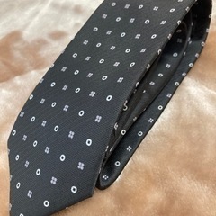 新品未使用　格安良品　内海商店ネクタイ　模様が2柄のドット　濃紺　ダークブルーの画像