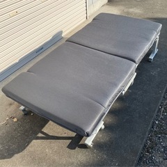 リクライニング折りたたみベッド