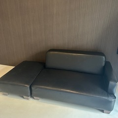 2人掛けフェイクレザーローソファ　黒