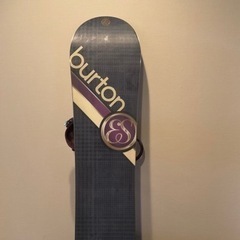 Burtonボードとブーツの画像