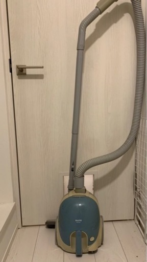 【SANYO製】掃除機 +紙パック(掃除機ゴミ取り用)付き