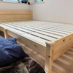 クイーンサイズダブルベッドの画像