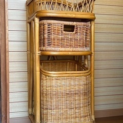 籐家具　ランドリー収納棚　(無料)
