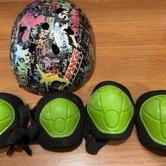 ヘルメットと肘膝パッド