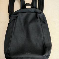 【美品】anello　薄型リュック　ブラック