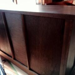 アンティーク のキャビネットの画像