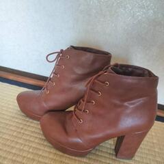 厚底ブーツ　ショートブーツ　流行　くつ　ヒール　秋冬　かわいい