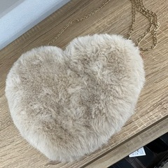 ふわふわファーハート型バック🩷（チェーン付き⛓️）の画像