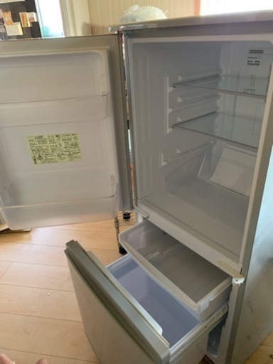 SHARP 一人暮らしサイズの冷蔵庫