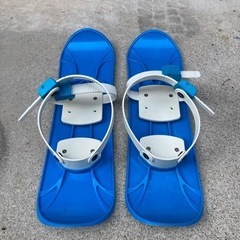 靴で履けるキッズ用スキー板の画像