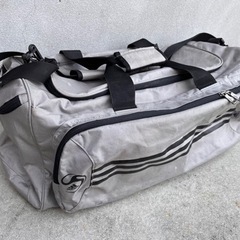 adidasの画像