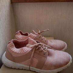 早い物勝ち！女性用スニーカー 24cmの画像