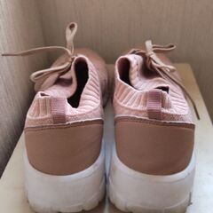 早い物勝ち！女性用スニーカー 24cmの画像
