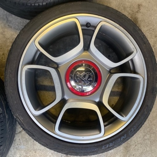 アバルト595 COMPETIZIONE の純正ホイールとタイヤのセット