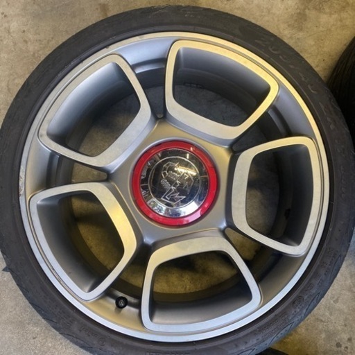 アバルト595 COMPETIZIONE の純正ホイールとタイヤのセット