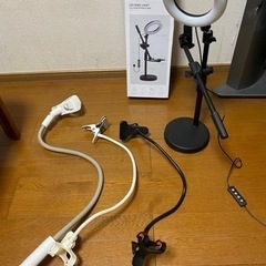 スマホホルダー自在型2本、ライト付き一本　一本破損に付き値下げし...