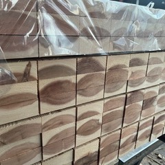 【格安】杉　3000×45×105 バラ売り！デッキ材、下地材に。在庫95本ありますので複数の方へ販売できます。の画像