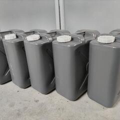 【無料】ポリタンク5個まとめて　グレー　の画像