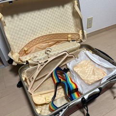 決まりました！引取りに来て下さる方限定 キャリーバッグ キャリーケース 赤の画像