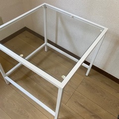 IKEA サイドテーブルの画像