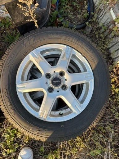 オーイル付きスタッドレスタイヤセット