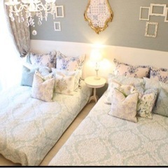 【美品】おしゃれなサイドテーブル アイボリー 丸テーブル サイドボードの画像