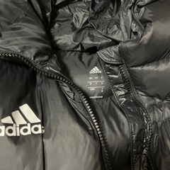 adidasベンチコートの画像