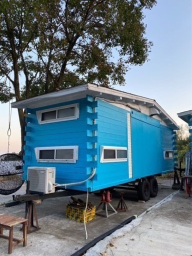 トレーラーハウス　ログハウス調　7m 北欧ブルー