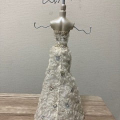 ウェディングドレス　トルソーアクセサリーかけの画像