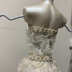 ウェディングドレス　トルソーアクセサリーかけの画像