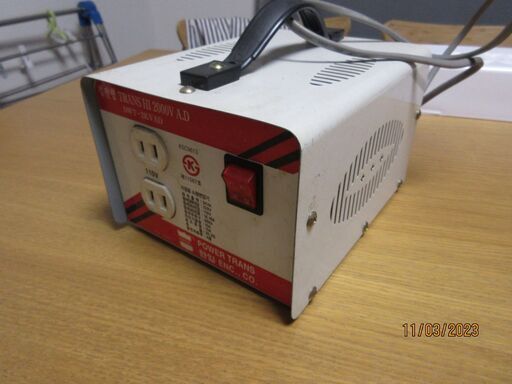 変圧器ダウントランス（220V→110V）