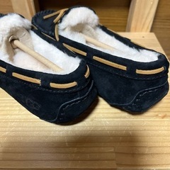 ❤️ 新品 正規品 UGG DAKOTA モカシン BLACK 23㎝の画像