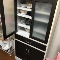 小型の食器棚　の画像