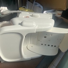 combi コンビエンジョイミーラックハイローチェア白
