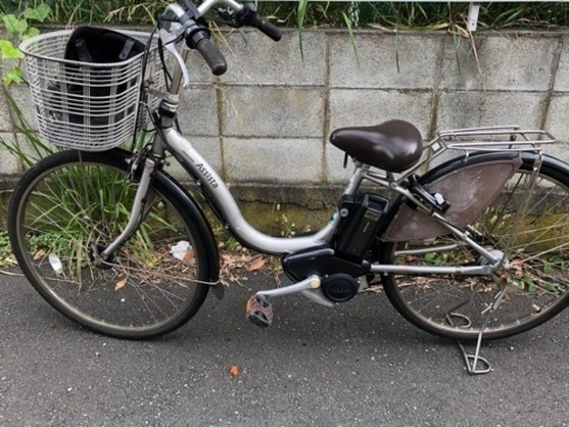 ブリヂストンの電動自転車　シルバー