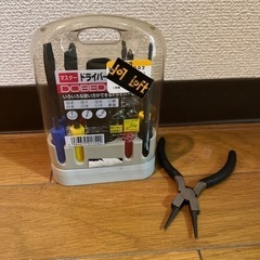 ドライバーやペンチの画像