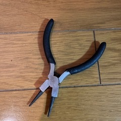 ドライバーやペンチの画像