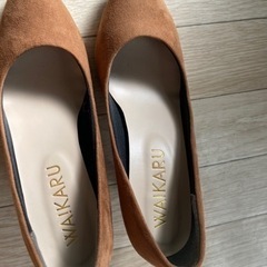 パンプス ベージュ 24.5センチの画像