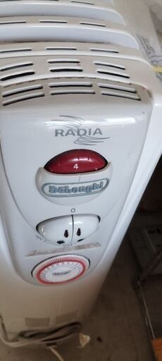 やさしく部屋中をあたためるデロンギヒーター