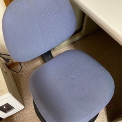 事務デスクセット　無料でお譲りします。の画像