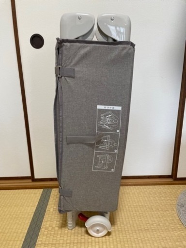 カトージ　ポータブルベビーベッド　おむつ替えテーブル付き