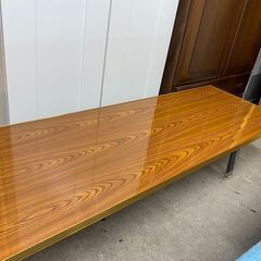リサイクルショップどりーむ天保山店　NO.10135　会議用長机♪　綺麗目♪　脚が短いタイプです！の画像