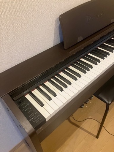 カシオ　CASIO Privia PX-735 ブラウン　電子ピアノ　本物　タッチ　88鍵盤　ペダル　イス付き