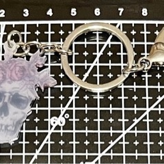 ドクロのアクリルキーホルダーの画像
