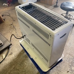 トヨトミ半密閉式石油ストーブ