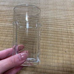 ガラスコップの画像