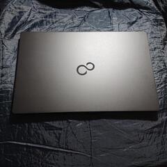 富士通 軽量パソコンの画像