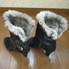 【お取引者様決定しました】ラビットファーのショートブーツ　２４センチの画像