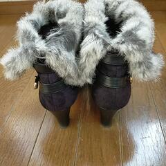 【お取引者様決定しました】ラビットファーのショートブーツ　２４センチの画像