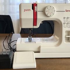 小型ミシン（JANOME コンパクト電動ミシン）譲ります。
